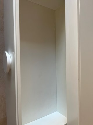 Cómoda blanca de madera