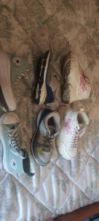 Deportivos niña Converse y Bratz