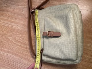 Bolso bandolera beige y marrón