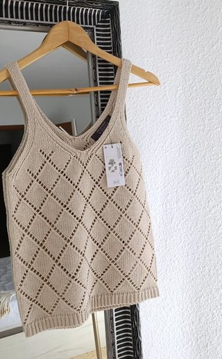 Top sin mangas. De punto calado o crochet. Nuevo s