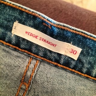Pantalón Levi's SIN ESTRENAR.