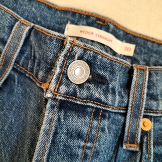Pantalón Levi's SIN ESTRENAR.