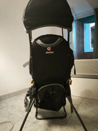 Mochila portabebés Deuter montaña