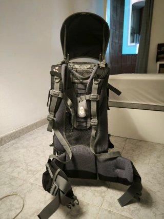Mochila portabebés Deuter montaña