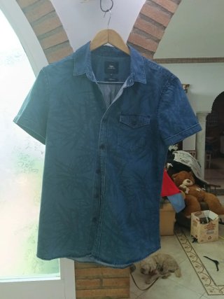 Camisa vaquera estampada ckh. Talla M