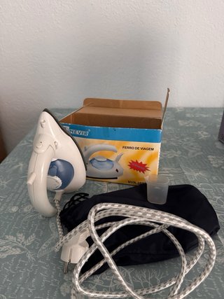 Plancha de viaje NEVIR NVR-3537 (con caja y funda)