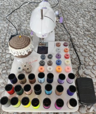 Máquina de coser infantil con accesorios