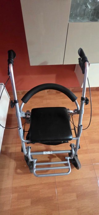Andador para mayores con asiento