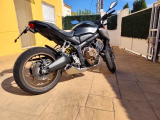 Honda CB 650 R Negra y Dorada
