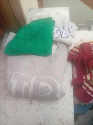 Lote 3 prendas: 2 camisetas y sudadera