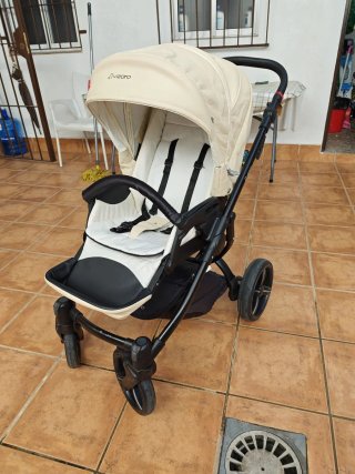 Carro de bebé Vizaro color crema