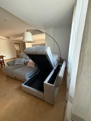 Sofá chaiselongue gris claro