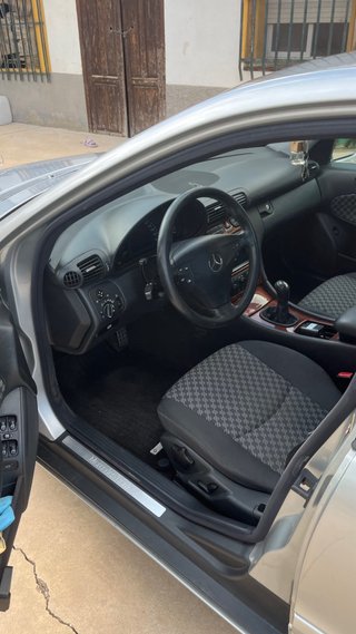 Mercedes-Benz C220 2004