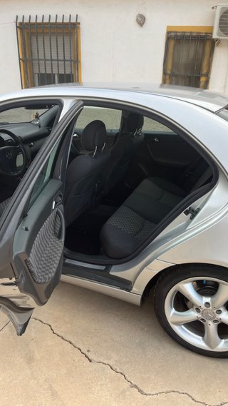 Mercedes-Benz C220 2004