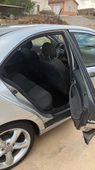 Mercedes-Benz C220 2004