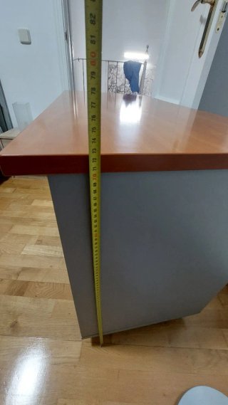URGE VENTA. Mesa escritorio madera con ruedas