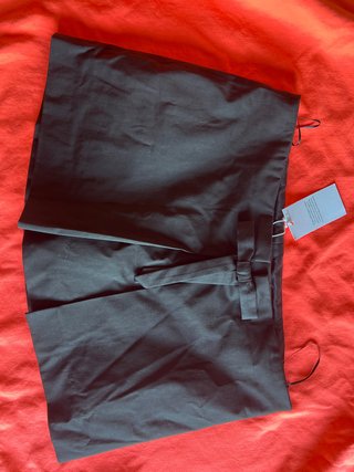 Falda/short negra con lazo