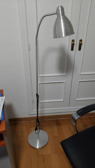 Lampada da terra Ikea argentata