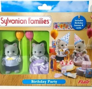 Bebé Oso Blanco + Cuna + Globo + Comida Sylvanian