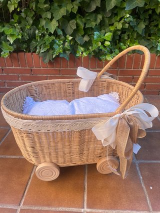 Carrito de mimbre para bodas