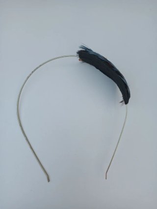 Diadema con tocado de plumas azul y marrón
