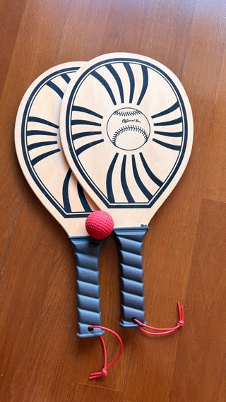 Palas de madera con pelota