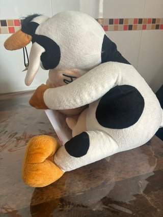 Vaca peluche con cartel OJO TENGO MALA LECHE