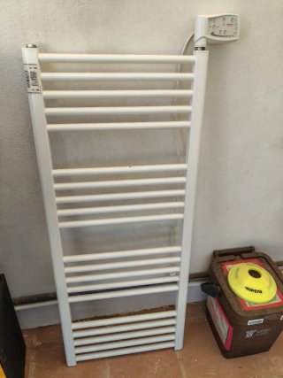 Toallero eléctrico blanco