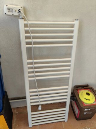 Toallero eléctrico blanco