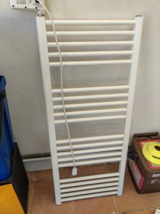 Toallero eléctrico blanco