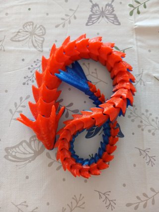Dragón articulado impreso en 3D