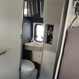 Autocaravana McLouis Menfys Prestige con Sky Roof