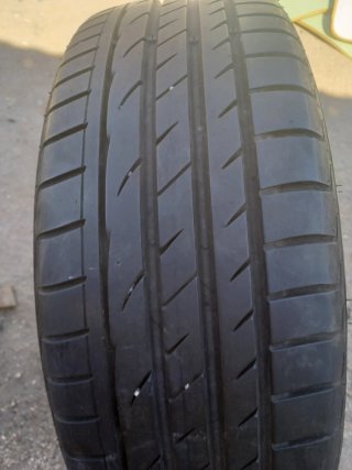 Ruedas de coche con llantas