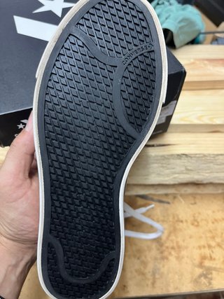 Zapatillas Converse Negras y Blancas