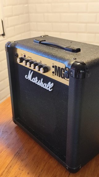 Amplificador Marshall MG15