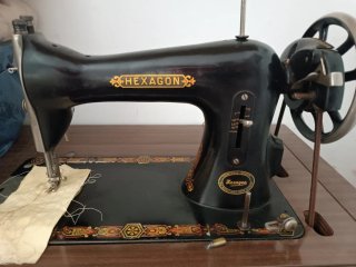Máquina de coser Hexagon antigua