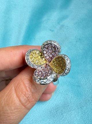 Anillo Flor Grande Cristales Multicolor