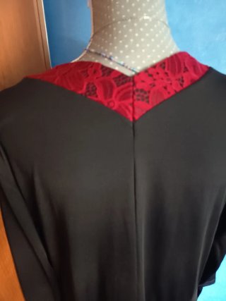 Vestido medieval negro y rojo