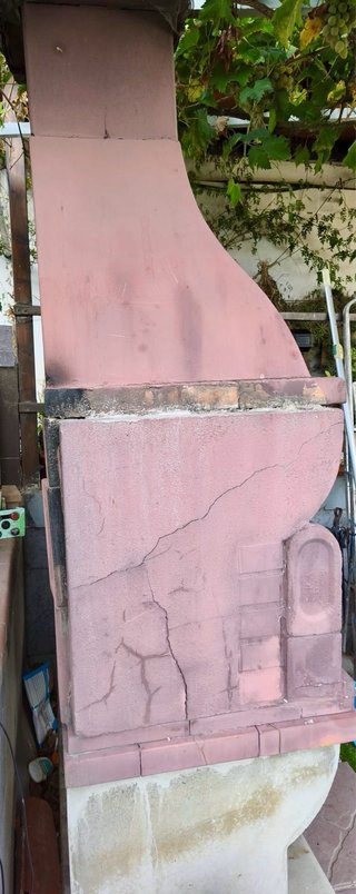 Barbacoa de obra con banco y leñero
