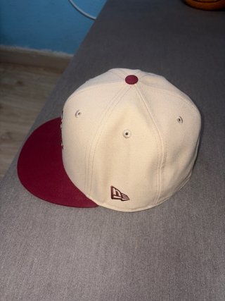 Gorra New Era Yankees Beige y Roja