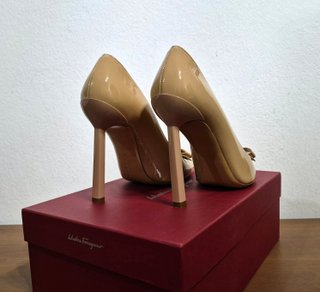 Decolletè con tacco, pelle, beige, Ferragamo, n.41