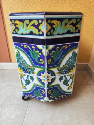 Jardinera Octogonal con Azulejos Sevillanos