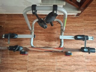 Portabicicletas trasero para coche
