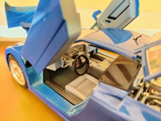 Bugatti EB110 Burago 1:18