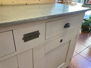 Cómoda madera y metal gris/blanco