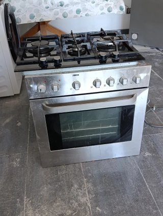 Horno eléctrico y cocina de gas Zanussi