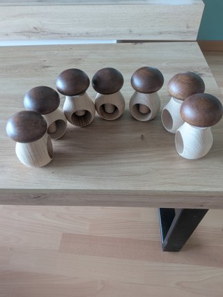 Cascanueces de madera con tapa