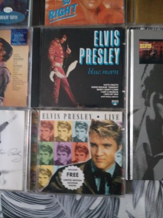 Lote 11 CDs Elvis Presley (1 de ellos  libro CD)