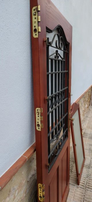 Puerta de seguridad rústica madera vivienda