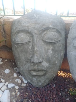 Escultura de cara de cemento para jardín